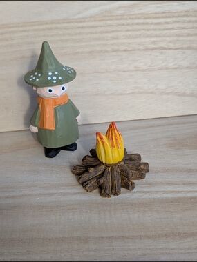 Snufkin Figurine with fire accessory Decor Wood Carving New Without Tag, 2 piece